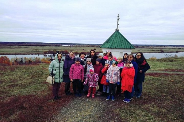 Фольклорный коллектив «Зоренька» посетил село Константиново