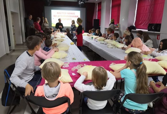 Мастер-класс для детей из многодетных семей провели в ДК Коммунарка