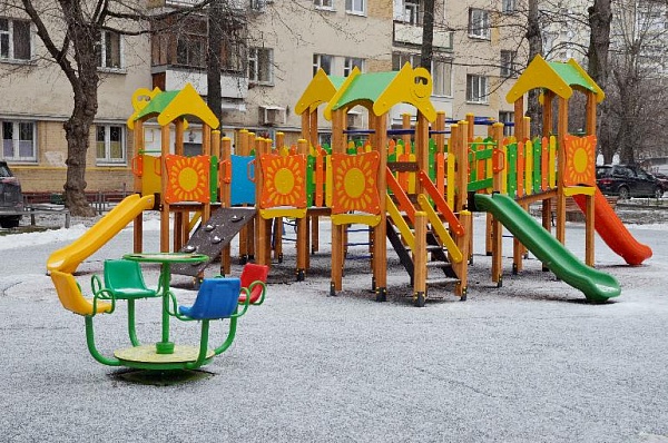 Современные игровые комплексы разместят вблизи детских садов и школ Новой Москвы
