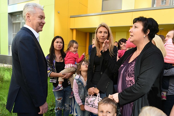 В Москве с начала года завершено строительство 5 школ и 10 детских садов