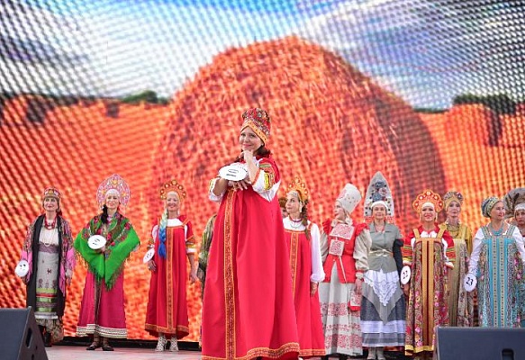 Получателей социальных услуг пригласили поучаствовать в концерте «Караоке «Московское долголетие»