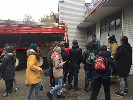  Школьники Сосенского посетили пожарную часть