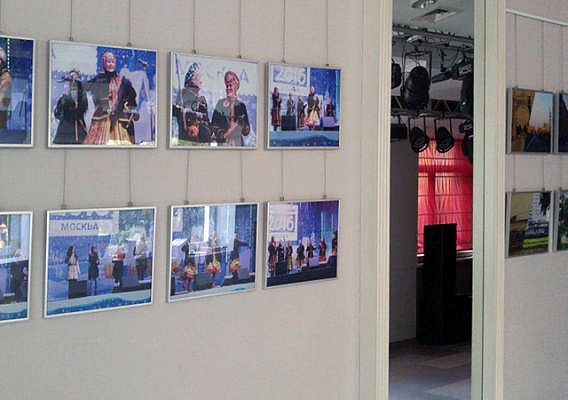 В ДК Коммунарка открылась фотовыставка «5 лет – МЫ ВМЕСТЕ!» к юбилею округа