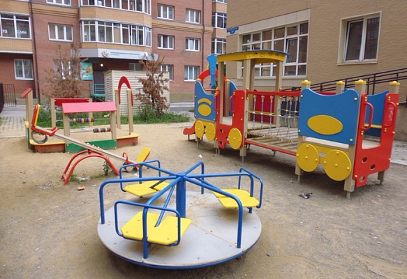 В Сосенках, Коммунарке и Николо-Хованском летом обновят детские и спортивные площадки