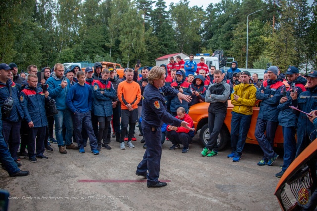 Найдут на глубине, эвакуируют с острова и справятся с огнем: в столице проходят соревнования по многоборью спасателей