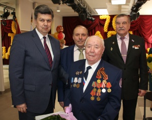 Продолжается вручение юбилейных медалей «70 лет Победы в ВОВ 1941-1945 гг.» ветеранам поселения Сосенское