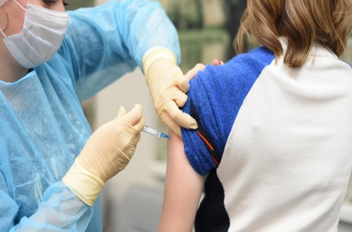На территории ТиНАО города Москвы можно будет сделать прививку от коронавируса в ТЦ "Саларис"