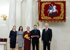 Семья Петровых из поселения Сосенское получила из рук Мэра Москвы медаль ордена «Родительская слава»