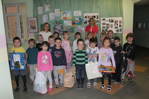 Дошкольники Школы №2070 собрали подарки для воспитанников Филимонковского интерната 