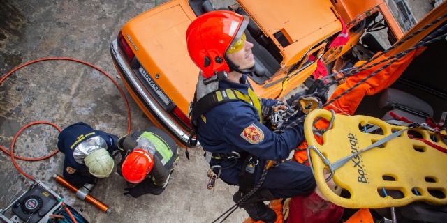 Огнеборцы из ТиНАО стали участниками чемпионата Москвы по многоборью спасателей