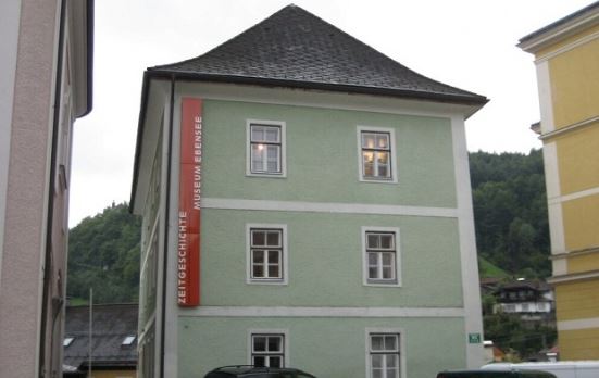 Австрийский исторический музей «Zeitgeschichte museum und der kz-gedenkstatte ebensee-Austria» занимается сбором и анализом материалов