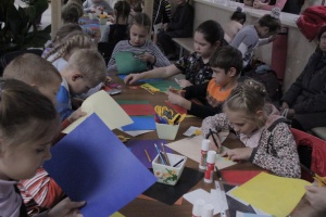 Школьники поселения Сосенское изготовили открытки ко Дню учителя