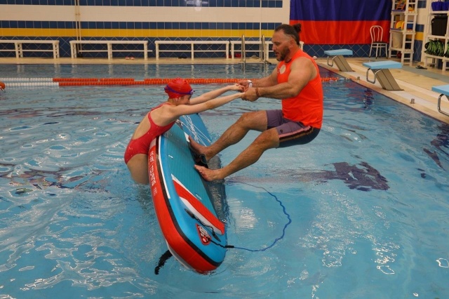 Ежегодную акцию «Научись плавать» для московских школьников продлили до конца лета