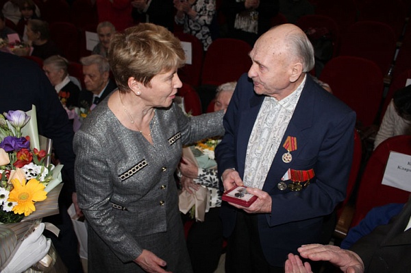 Ветеранам войны в Сосенском вручили юбилейные медали