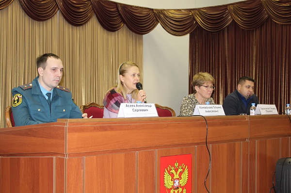 На встрече с населением в Сосенском обсудили предстоящие праздники