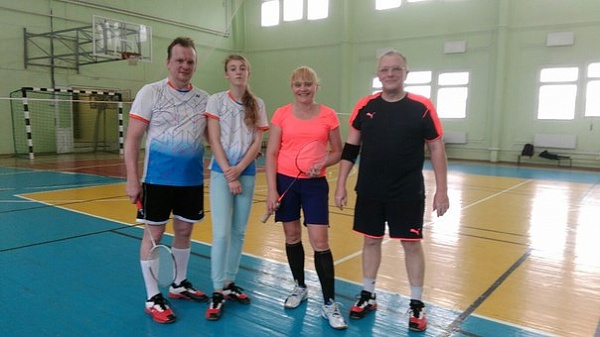 Спортсмены Сосенского стали призерами турнира по бадминтону