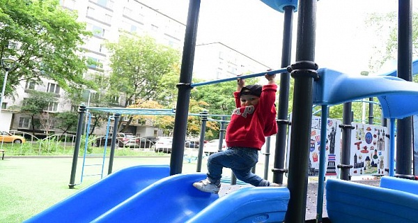 Детские площадки реконструируют в Сосенском