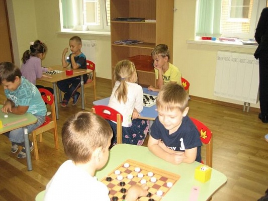 В детском саду Коммунарки прошел шашечный турнир