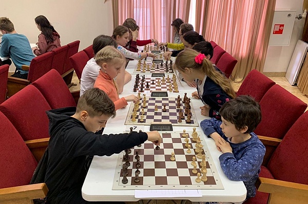 Сосенский центр спорта организует турниры по шашкам и шахматам
