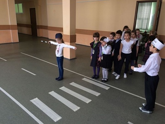 Перед началом каникул школьникам из Сосенского напомнили правила дорожного движения