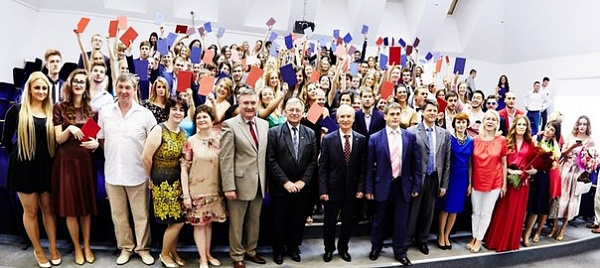 Председатель Молодежной палаты Сосенского пригласила сосенцев на мероприятие «Onlife»