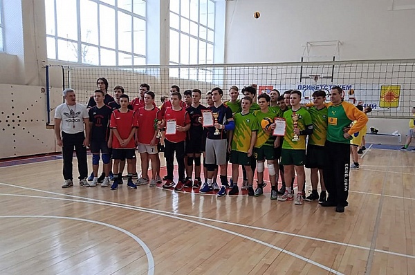 Сосенские волейболисты выиграли окружные молодежные соревнования