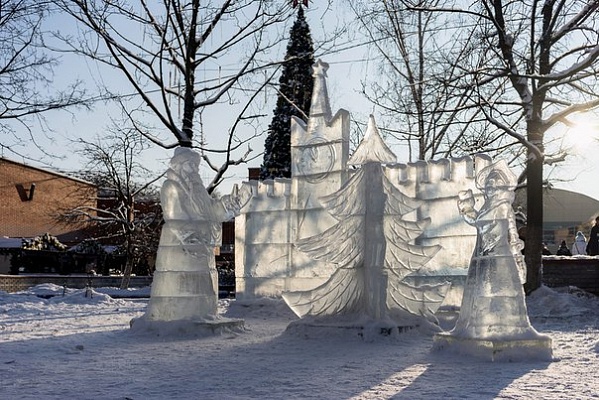 Ледяная скульптура из Сосенского приняла участие в фестивале «Путешествие в Рождество»
