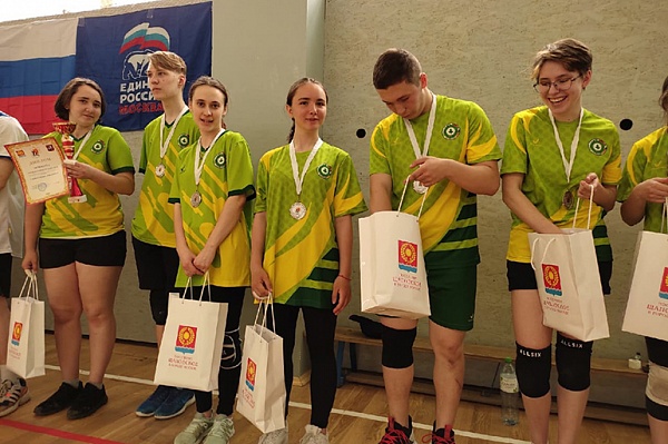 Волейболисты из Сосенского стали серебряными призерами окружного турнира к Дню Победы 