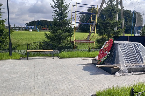 В деревне Летово ведется ремонт памятника