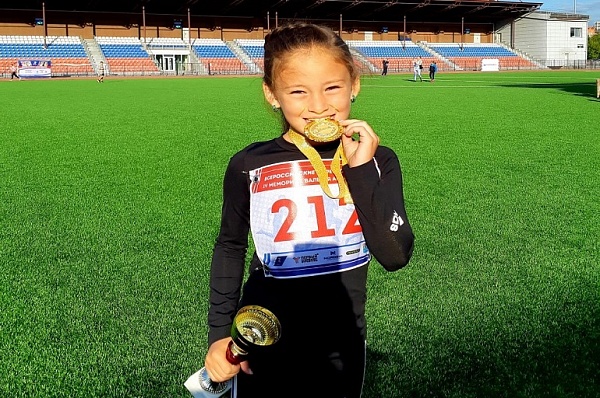 Ученица спортивного кружка заняла первое место в соревнованиях по бегу