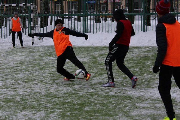 Юные футболисты поселения сыграли в футбол на снегу