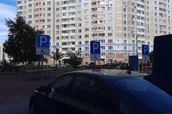 Три парковочных места для инвалидов появилось в ЖК «Бунинский»