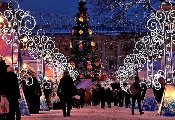 Свыше 1100 елок украсят площадки фестиваля «Путешествие в Рождество»