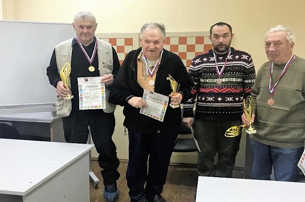 Житель Сосенского победил в соревнованиях по шахматам 