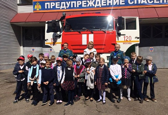 Учащиеся Школы №2070 посетили пожарную часть №120