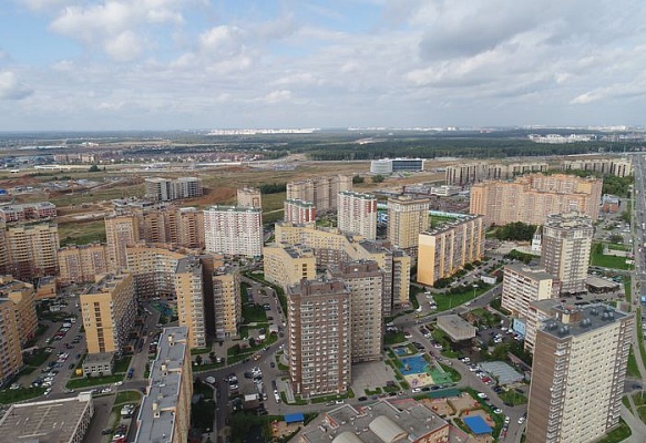 Установку доводчиков в подъездах жилых домов выполнили в Сосенском