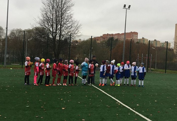 Школьная команда девочек стала четвертой в Первенстве по футболу