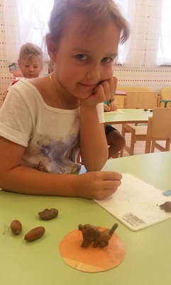 В детском саду Сосенского смастерили поделки в виде забавных щенят