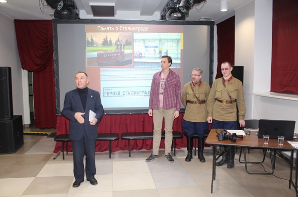 В Коммунарке отметили 77-ю годовщину Сталинградской битвы