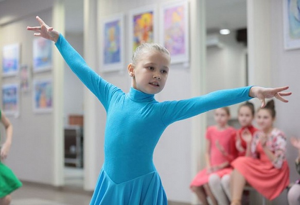 Отчетный конкурс-концерт по бальным танцам прошел в Сосенском