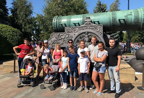 Дети из многодетных семей посетили Кремль 