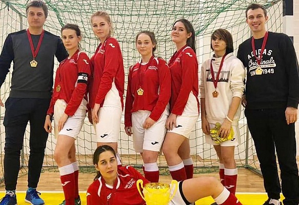 Ученицы Школы №2070 представят Москву на Всероссийских соревнованиях по мини-футболу