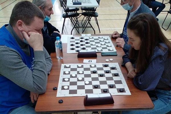 Команда из Сосенского стала чемпионом окружных соревнований по шашкам