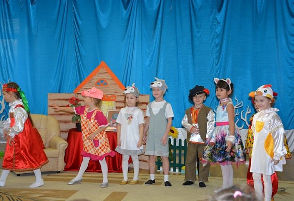 Дошкольники сыграли спектакль «Кошкин дом» 