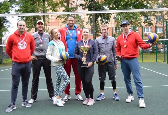 Открытый турнир по парковому волейболу прошел в Сосенском 