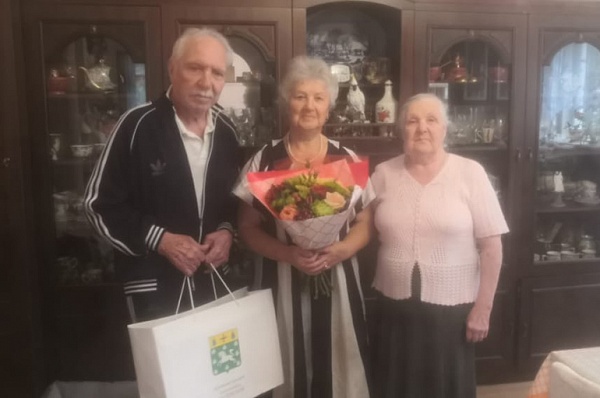 Супругов Кокоткиных из поселка Газопровод поздравили с 55-летием совместной жизни