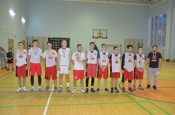 Юношеская команда по баскетболу поселения Сосенское взяла бронзу в окружном этапе турнира Школьной спортивной лиги КЭС-баскет