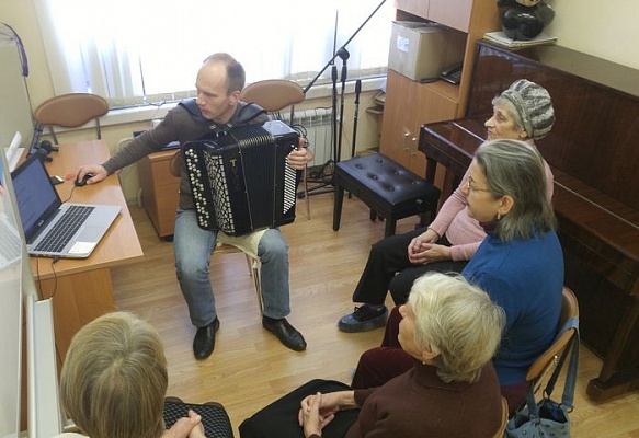Московское долголетие»: жителей поселения приглашают на занятия по вольному искусству 