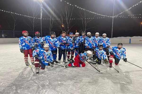 Игроки из поселения Сосенское приняли участие в первом этапе городских соревнований по хоккею