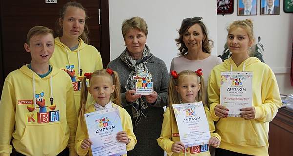 Юмористы из Сосенского – призеры фестиваля детских команд КВН получили поздравление от главы администрации 